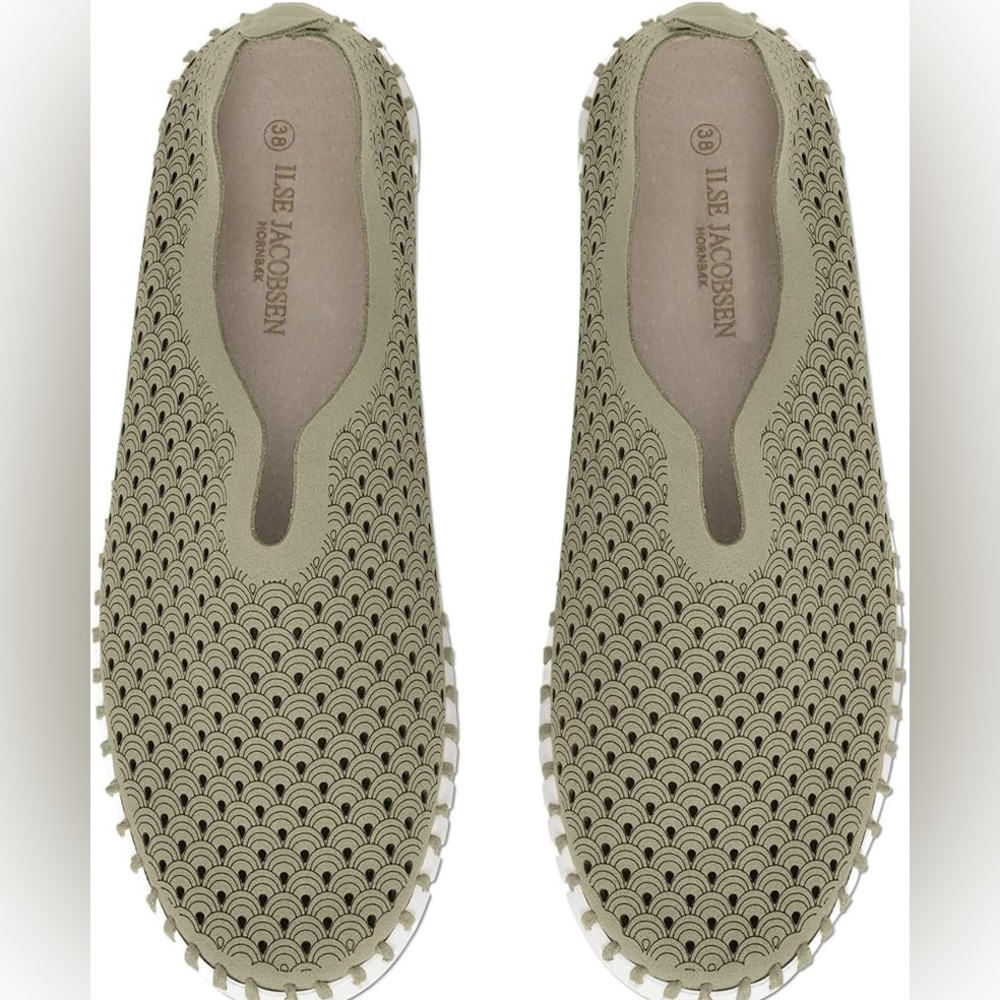 Isle Jacobsen Latte slip on sneakers